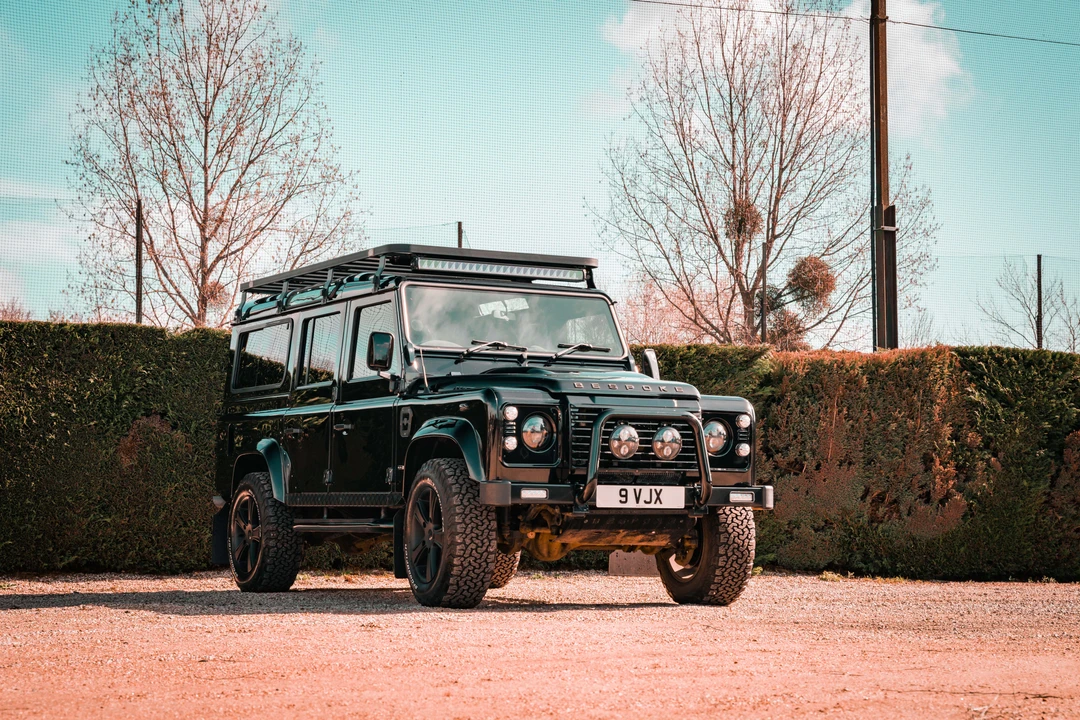 2015 Land Rover Defender 110 - Image 17 of 31