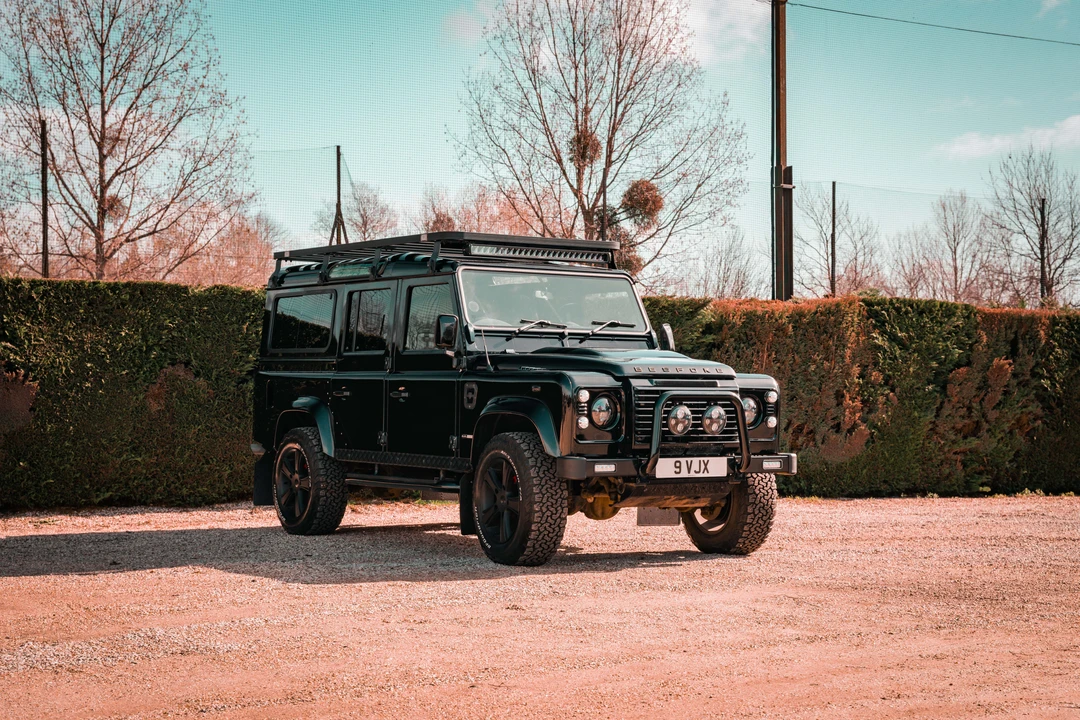 2015 Land Rover Defender 110 - Image 9 of 31