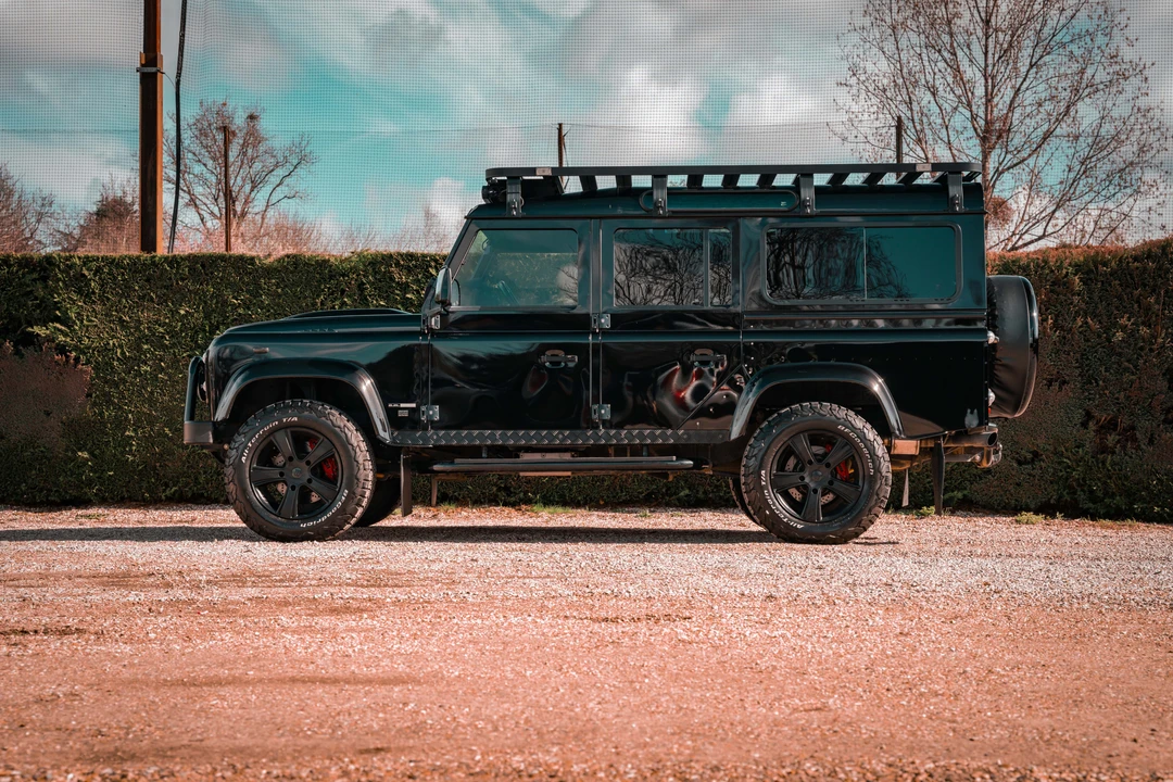 2015 Land Rover Defender 110 - Image 4 of 31