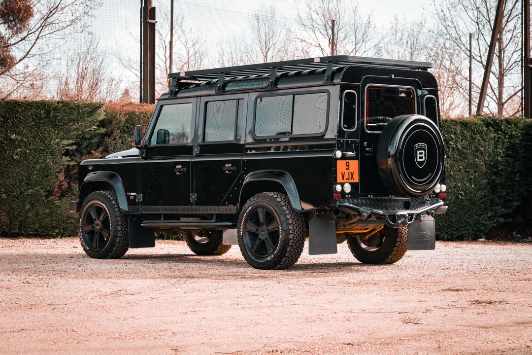 2015 Land Rover Defender 110 - Image 5 of 31