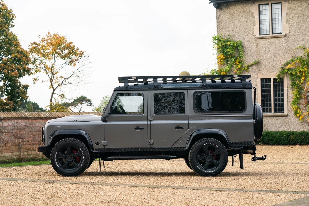 2015 Land Rover Defender 110 - Image 4 of 31