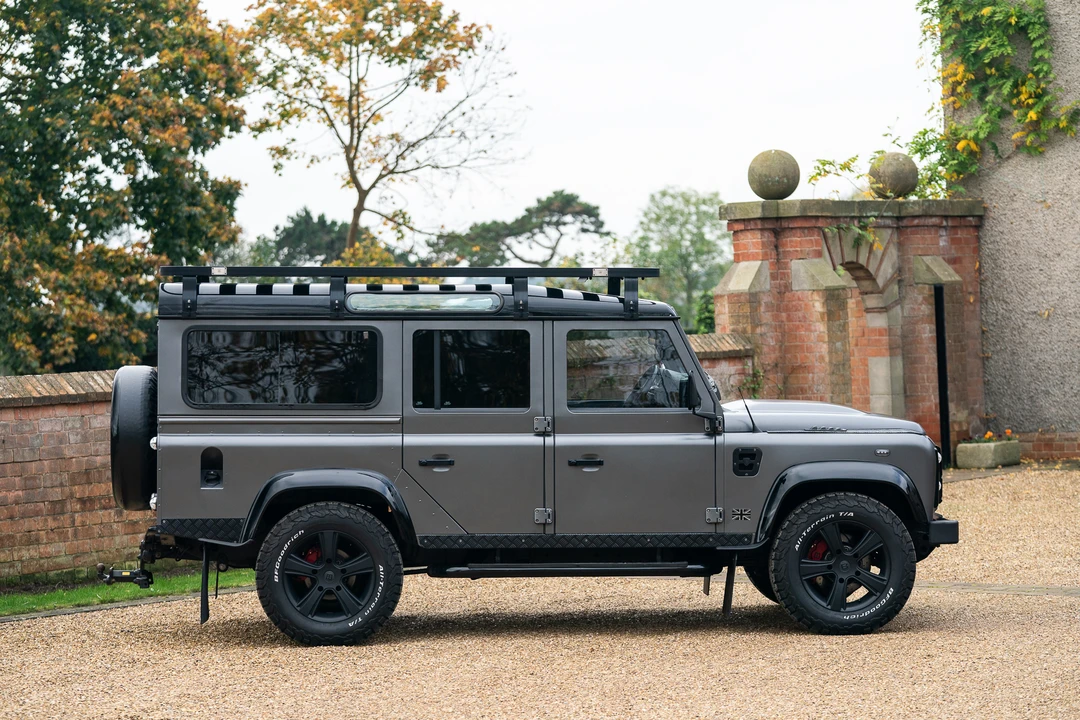 2015 Land Rover Defender 110 - Image 8 of 31