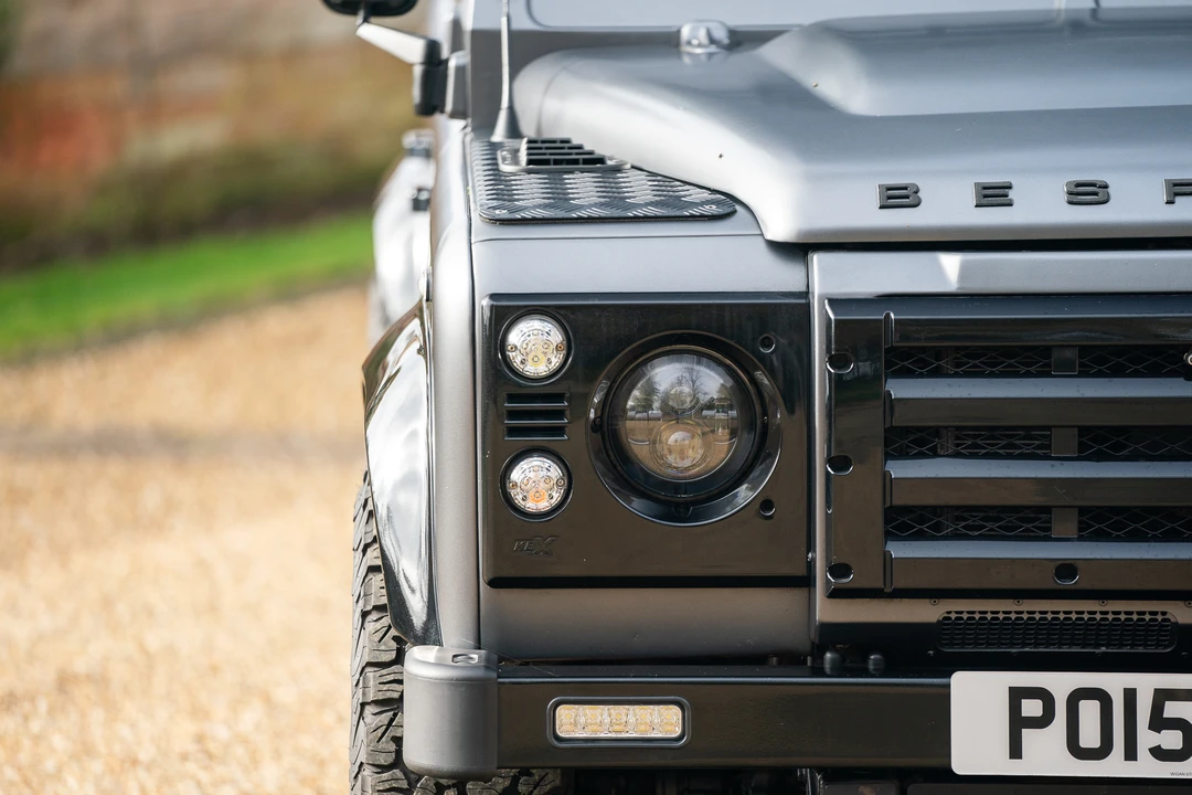 2015 Land Rover Defender 110 - Image 14 of 31