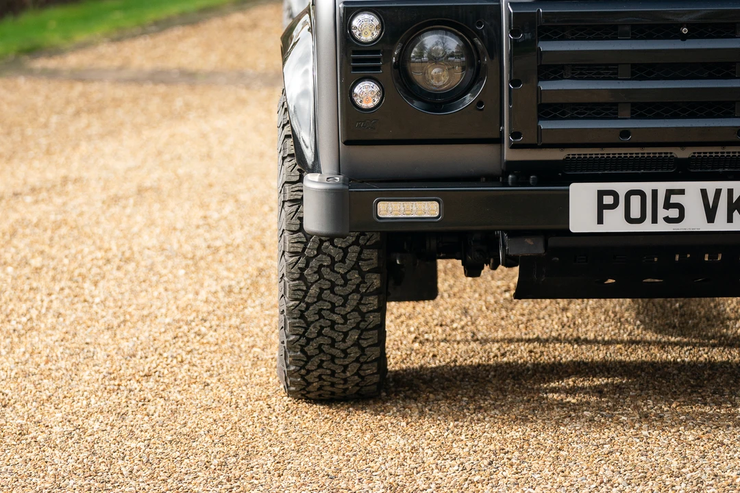 2015 Land Rover Defender 110 - Image 15 of 31