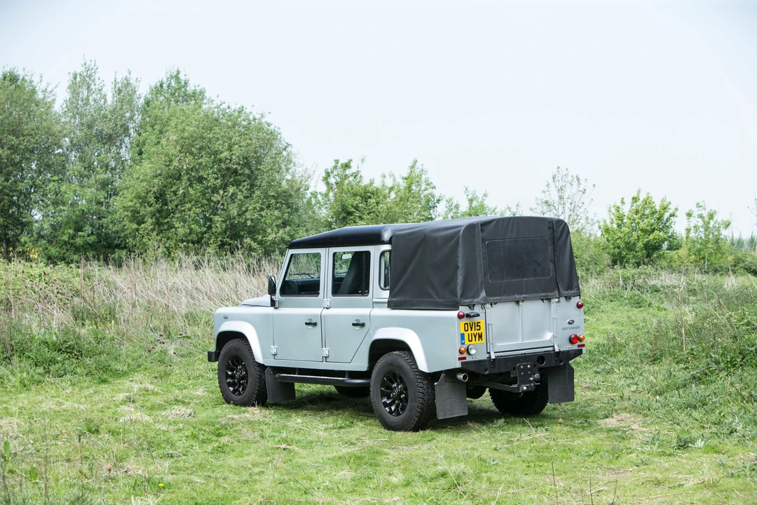 2015 Land Rover Defender 110 - Image 9 of 20