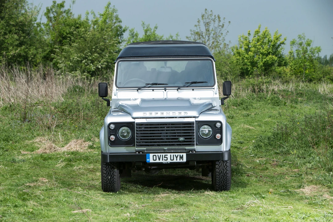2015 Land Rover Defender 110 - Image 7 of 20