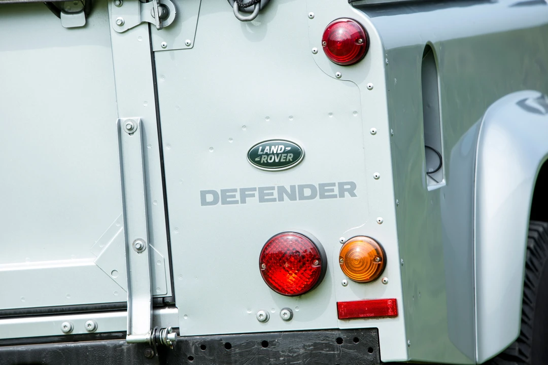 2015 Land Rover Defender 110 - Image 12 of 20