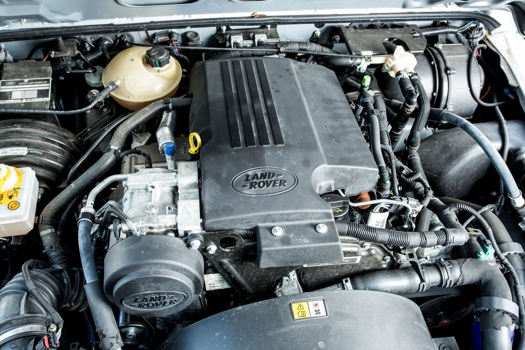 2015 Land Rover Defender 110 - Image 17 of 20