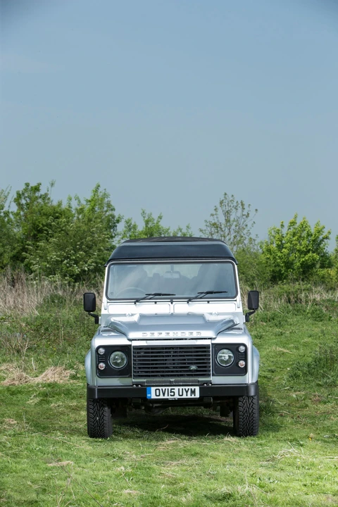 2015 Land Rover Defender 110 - Image 6 of 20