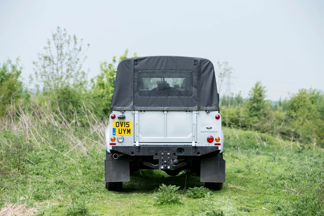 2015 Land Rover Defender 110 - Image 14 of 20