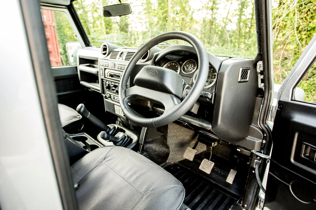 2015 Land Rover Defender 110 - Image 18 of 20