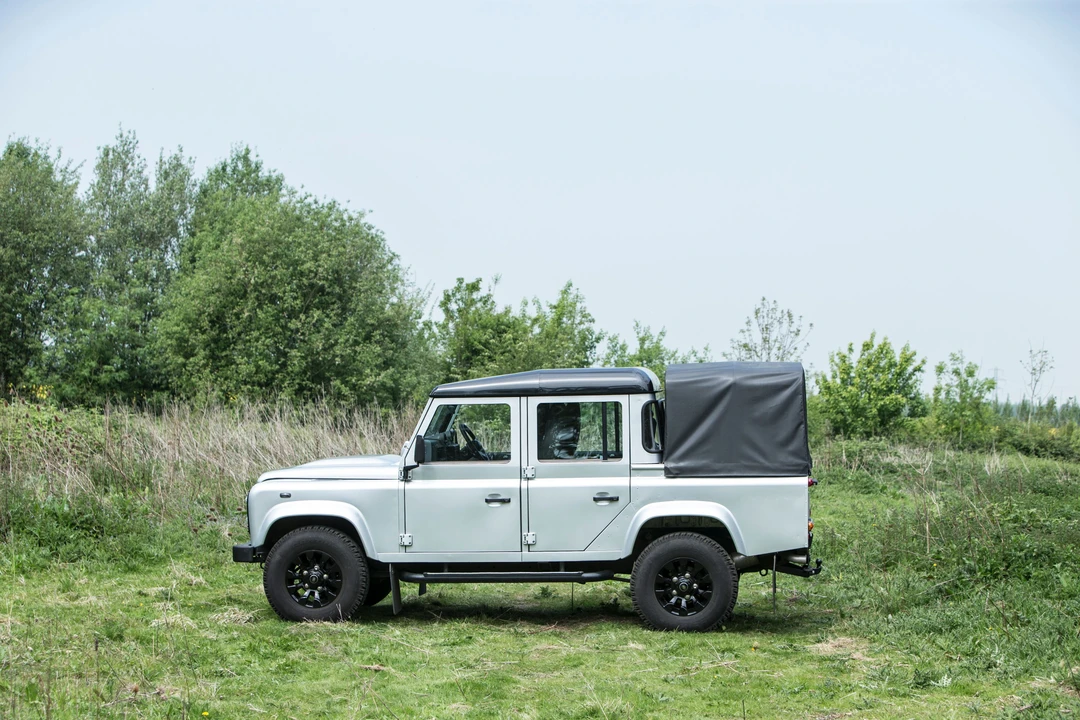 2015 Land Rover Defender 110 - Image 10 of 20