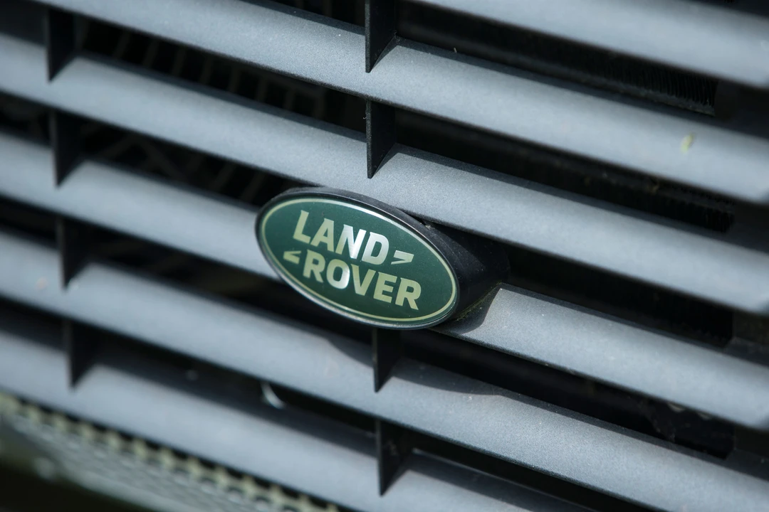 2015 Land Rover Defender 110 - Image 3 of 20
