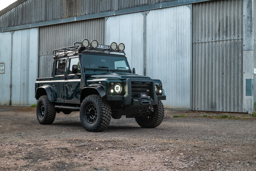 2015 Land Rover Defender 110 - Image 9 of 31
