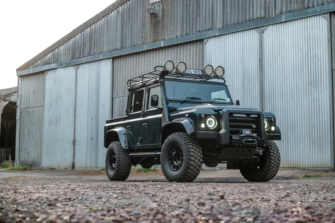 2015 Land Rover Defender 110 - Image 15 of 31