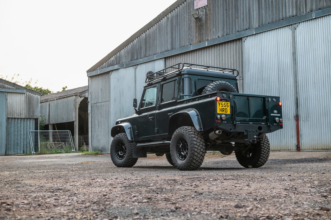 2015 Land Rover Defender 110 - Image 5 of 31