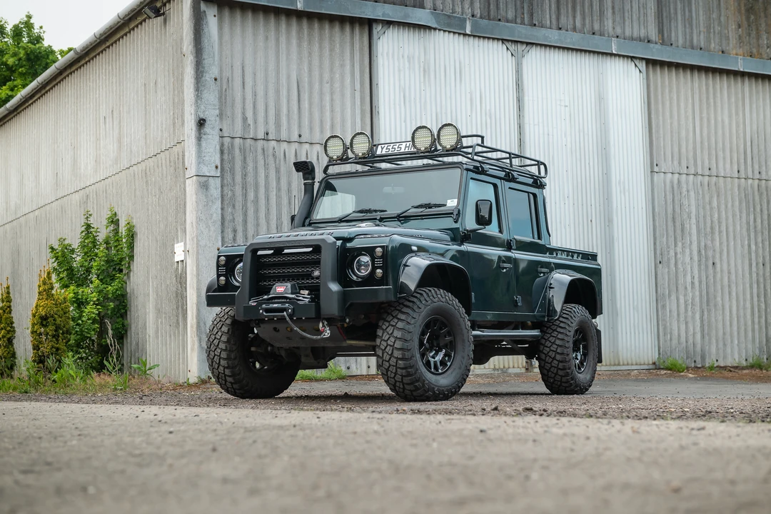 2015 Land Rover Defender 110 - Image 17 of 31