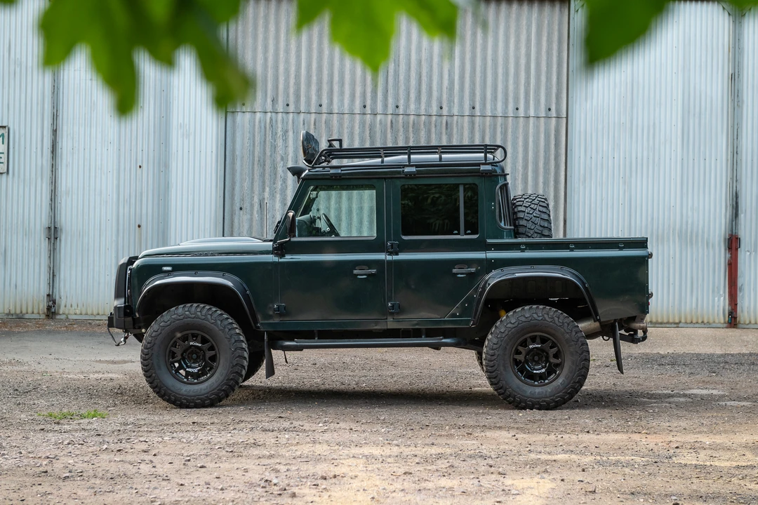 2015 Land Rover Defender 110 - Image 4 of 31