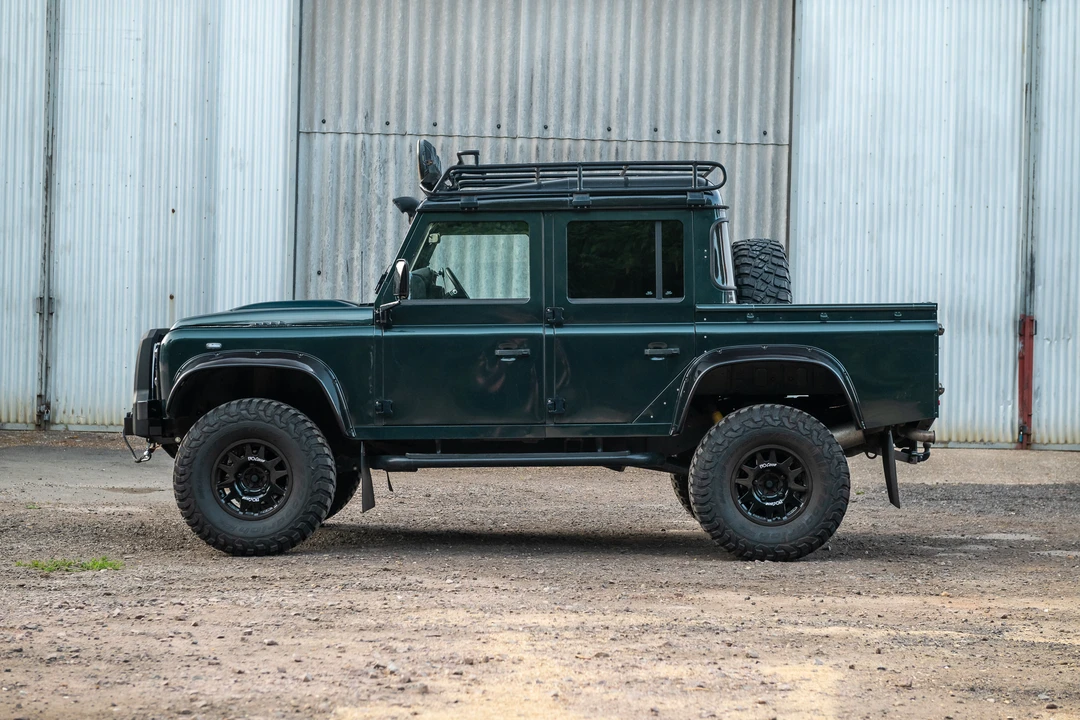 2015 Land Rover Defender 110 - Image 11 of 31