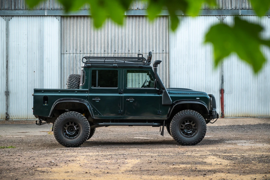2015 Land Rover Defender 110 - Image 8 of 31