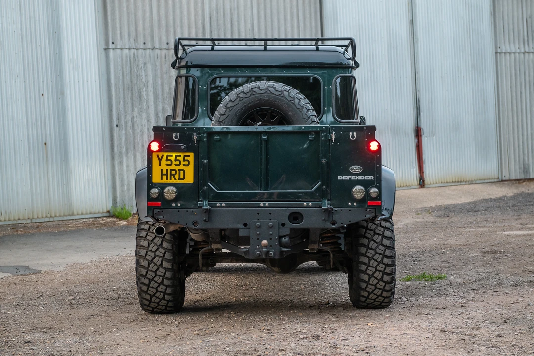 2015 Land Rover Defender 110 - Image 6 of 31