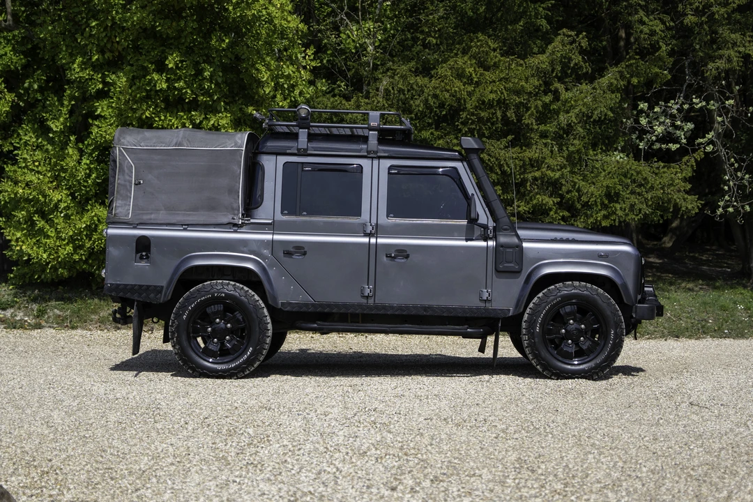2016 Land Rover Defender 110 - Image 8 of 31