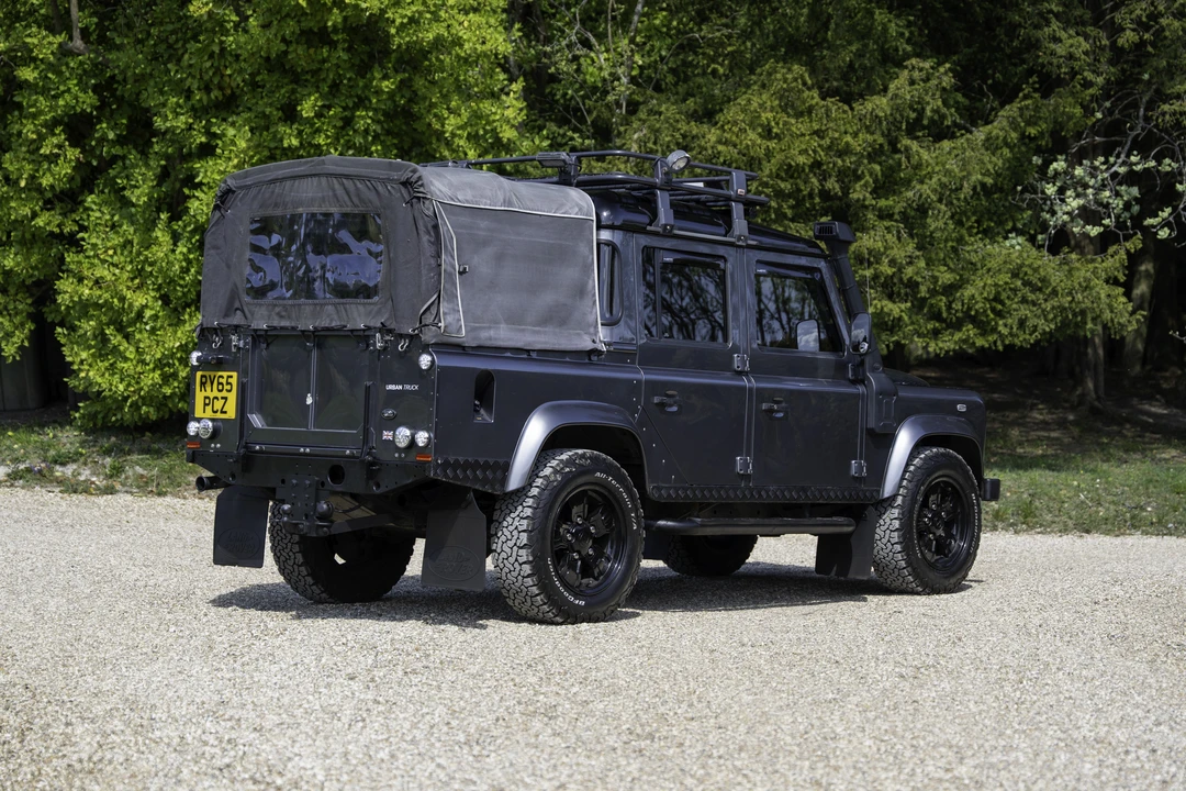 2016 Land Rover Defender 110 - Image 7 of 31