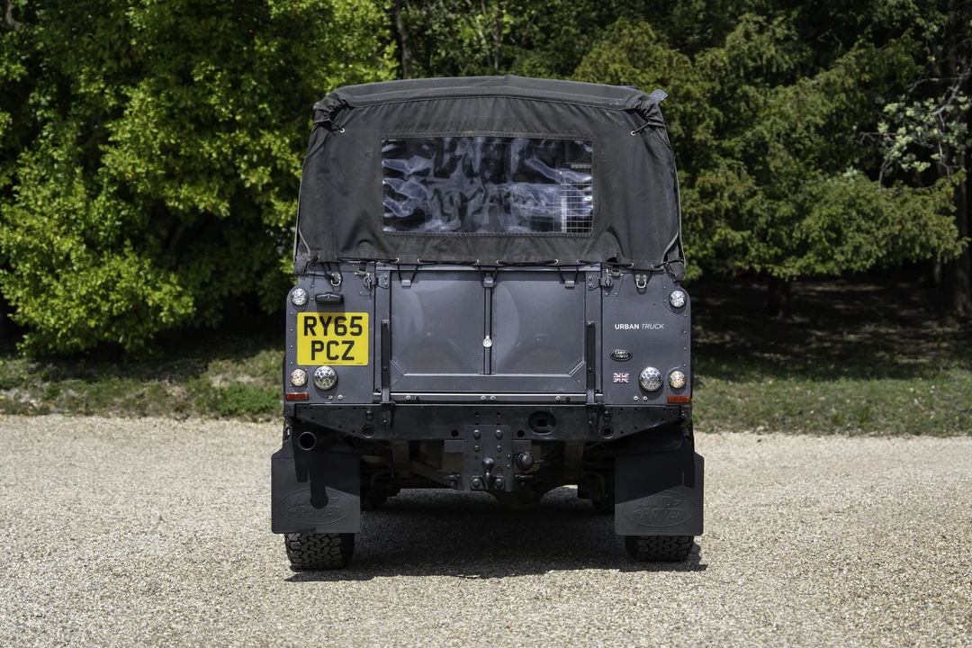 2016 Land Rover Defender 110 - Image 6 of 31