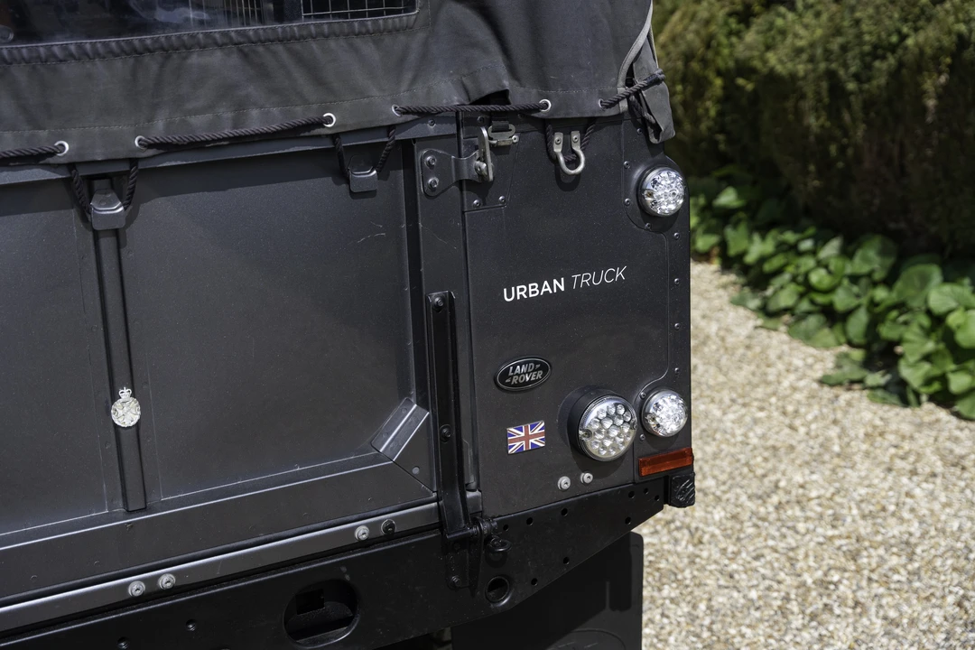 2016 Land Rover Defender 110 - Image 13 of 31