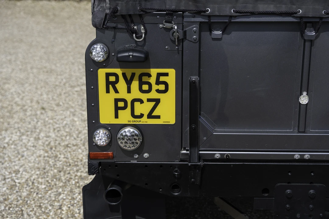 2016 Land Rover Defender 110 - Image 14 of 31