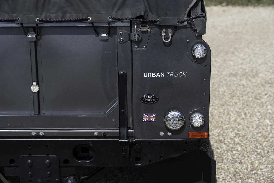 2016 Land Rover Defender 110 - Image 15 of 31