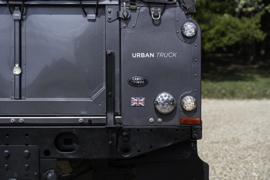 2016 Land Rover Defender 110 - Image 16 of 31