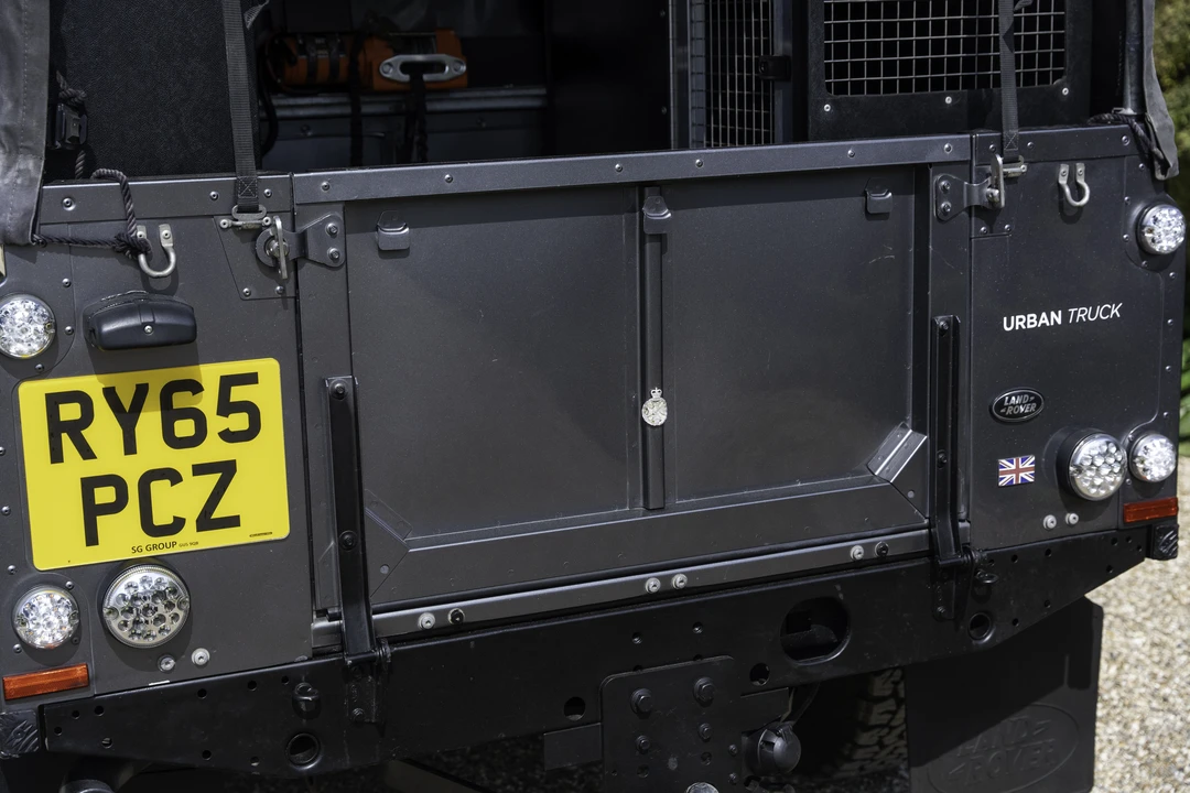2016 Land Rover Defender 110 - Image 19 of 31