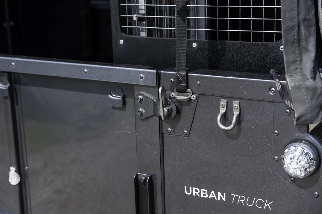 2016 Land Rover Defender 110 - Image 21 of 31