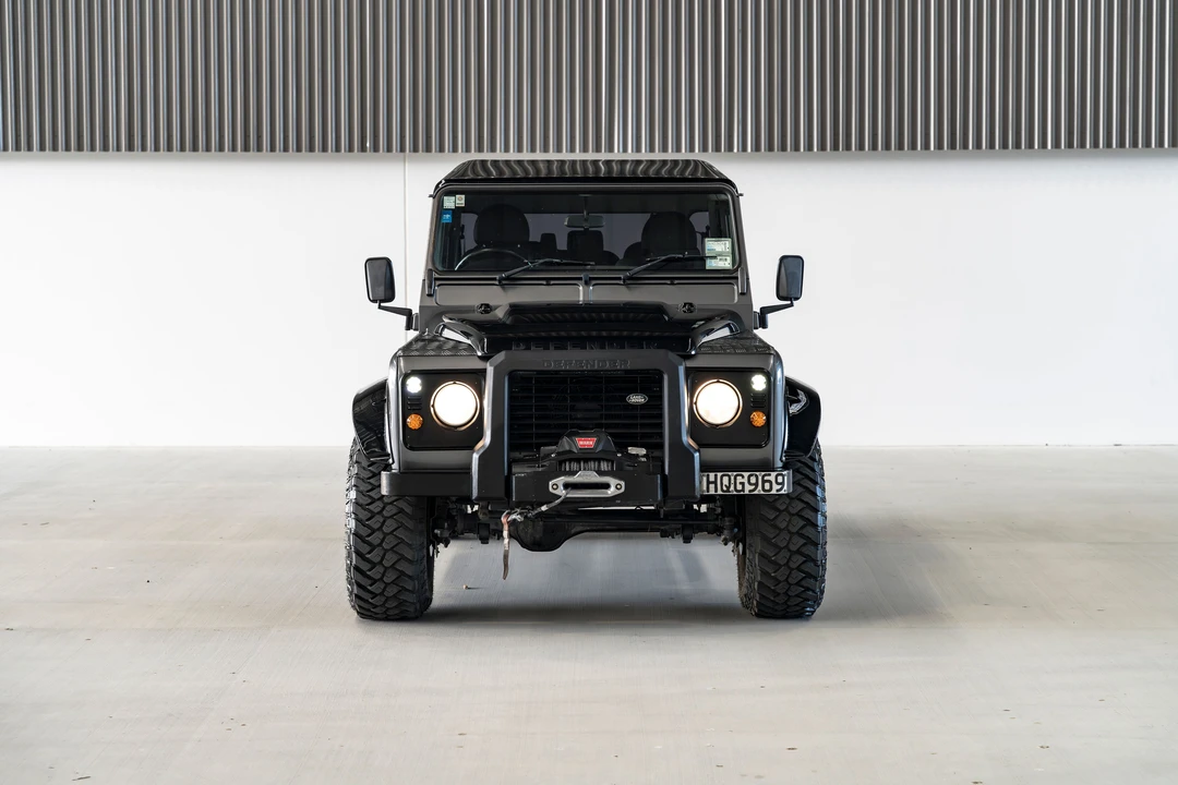 2015 Land Rover Defender 110 - Image 11 of 31