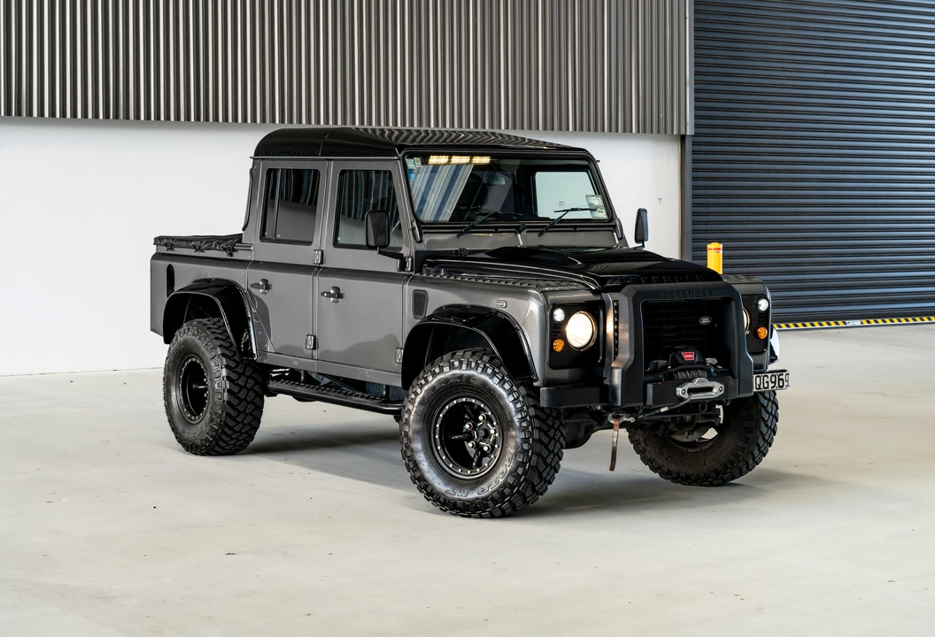 2015 Land Rover Defender 110 - Image 10 of 31