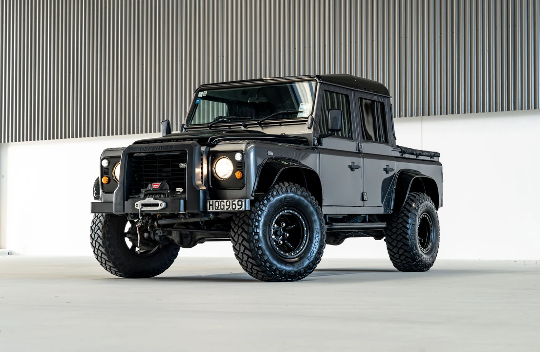 2015 Land Rover Defender 110 - Image 4 of 31