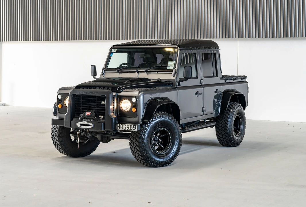 2015 Land Rover Defender 110 - Image 12 of 31
