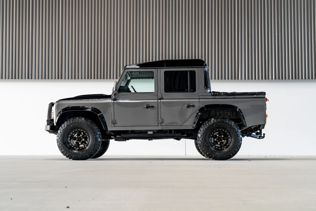 2015 Land Rover Defender 110 - Image 5 of 31