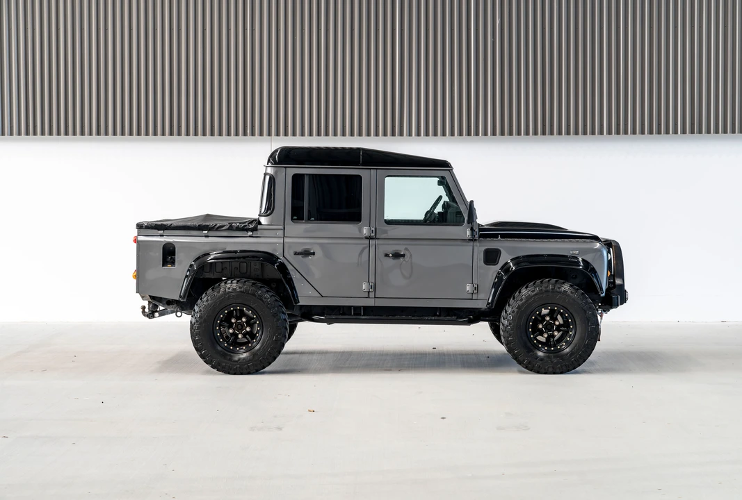 2015 Land Rover Defender 110 - Image 9 of 31
