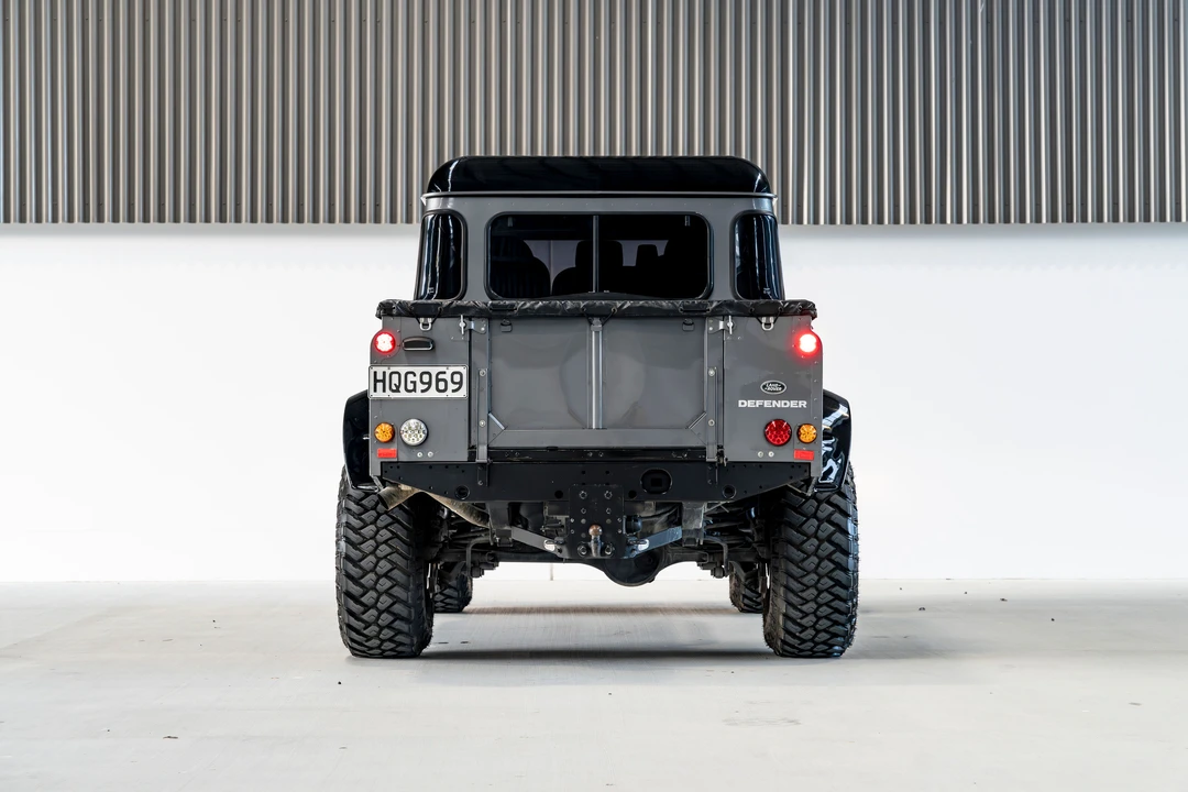 2015 Land Rover Defender 110 - Image 7 of 31