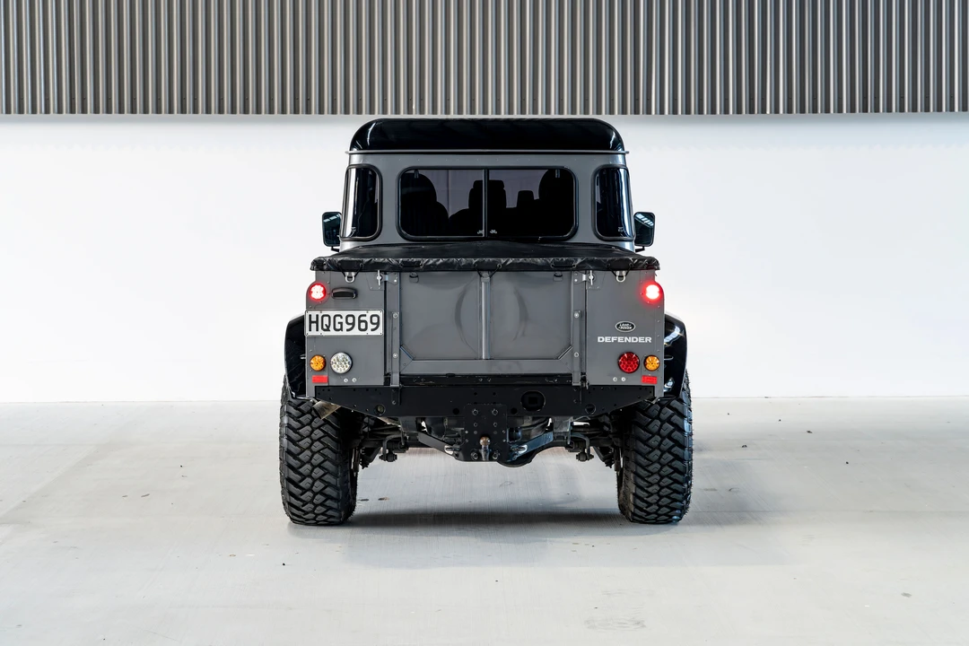 2015 Land Rover Defender 110 - Image 15 of 31