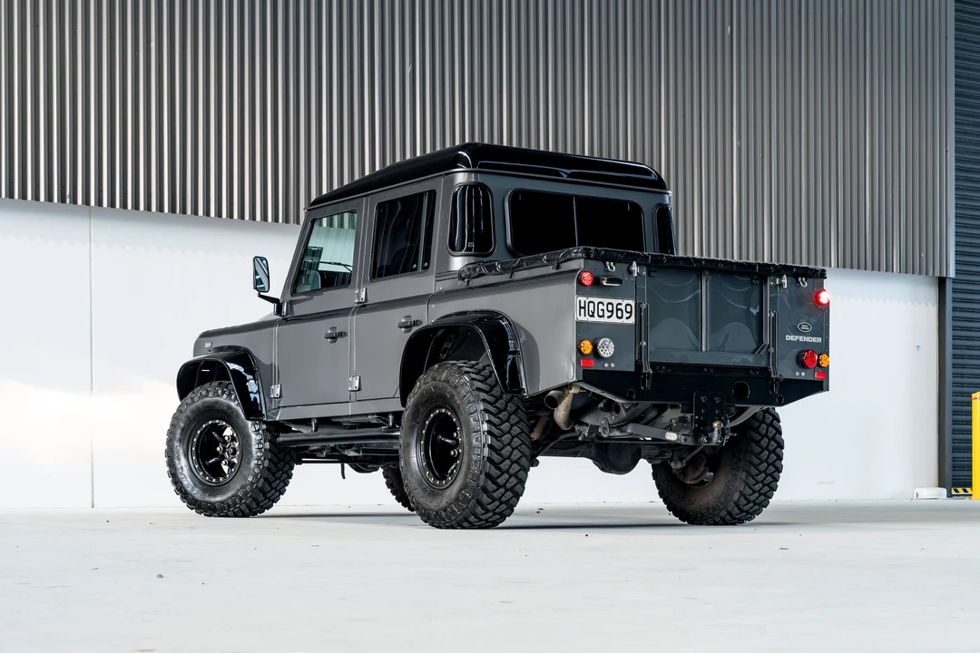 2015 Land Rover Defender 110 - Image 6 of 31