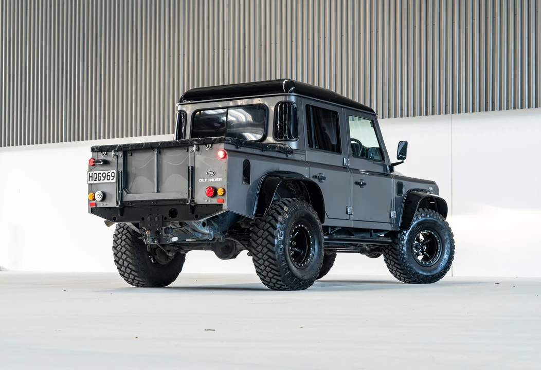 2015 Land Rover Defender 110 - Image 8 of 31