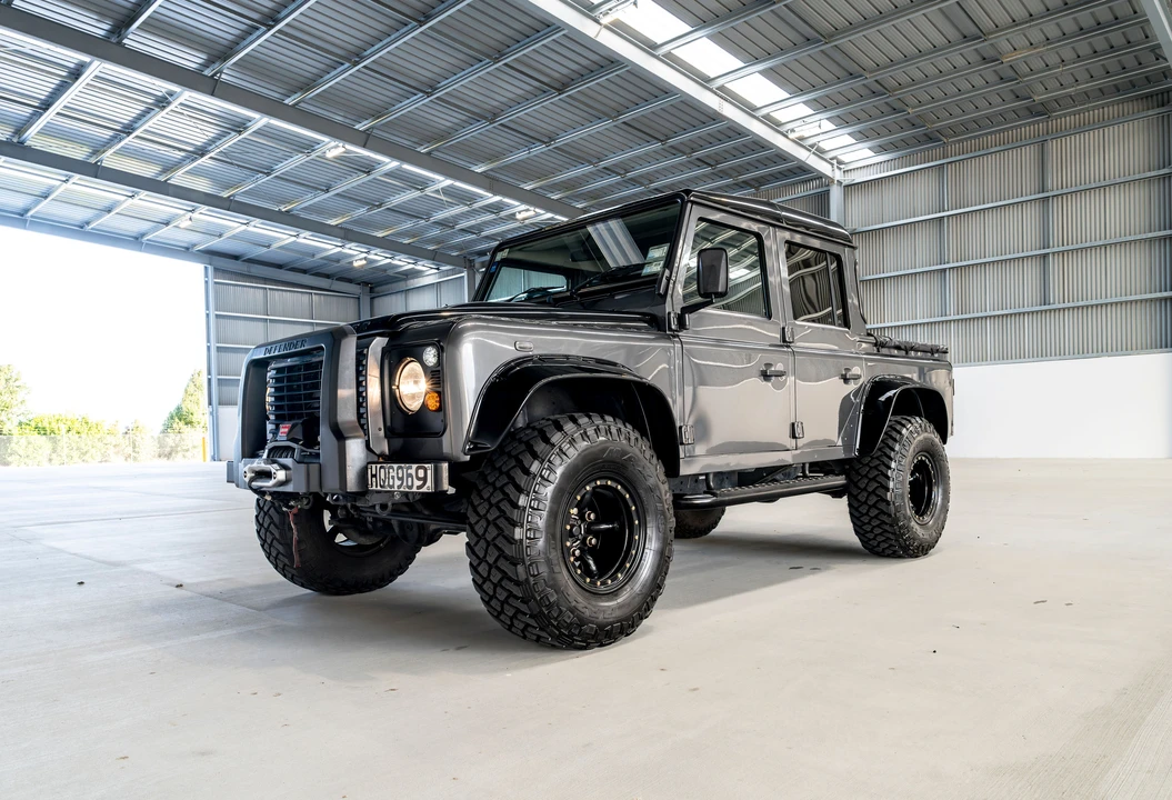 2015 Land Rover Defender 110 - Image 19 of 31