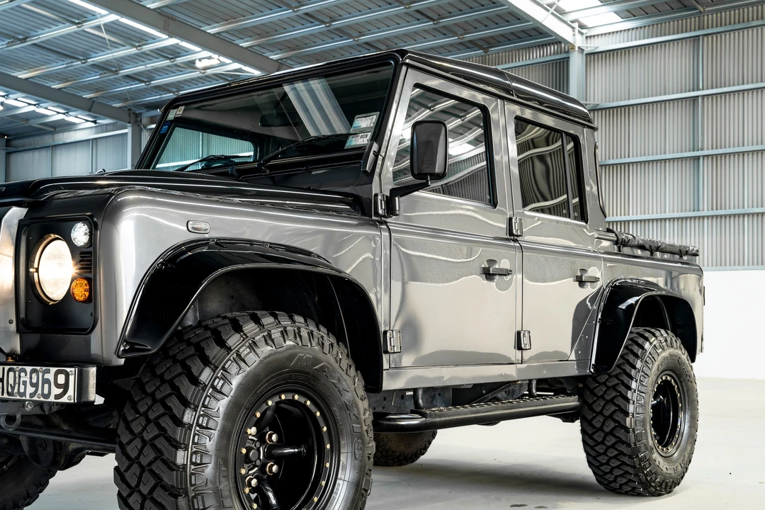 2015 Land Rover Defender 110 - Image 22 of 31