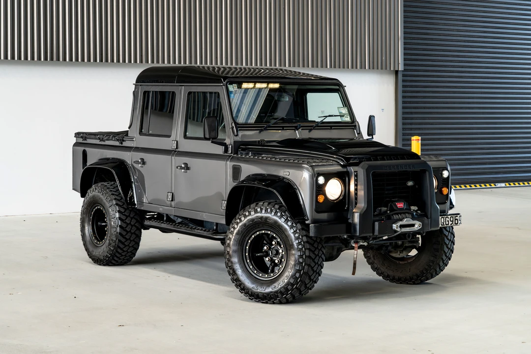 2015 Land Rover Defender 110 - Image 2 of 31