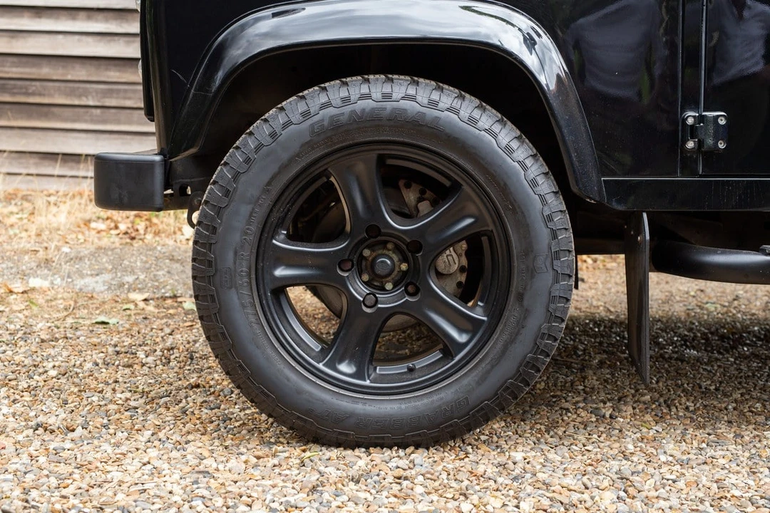 2015 Land Rover Defender 110 - Image 21 of 30