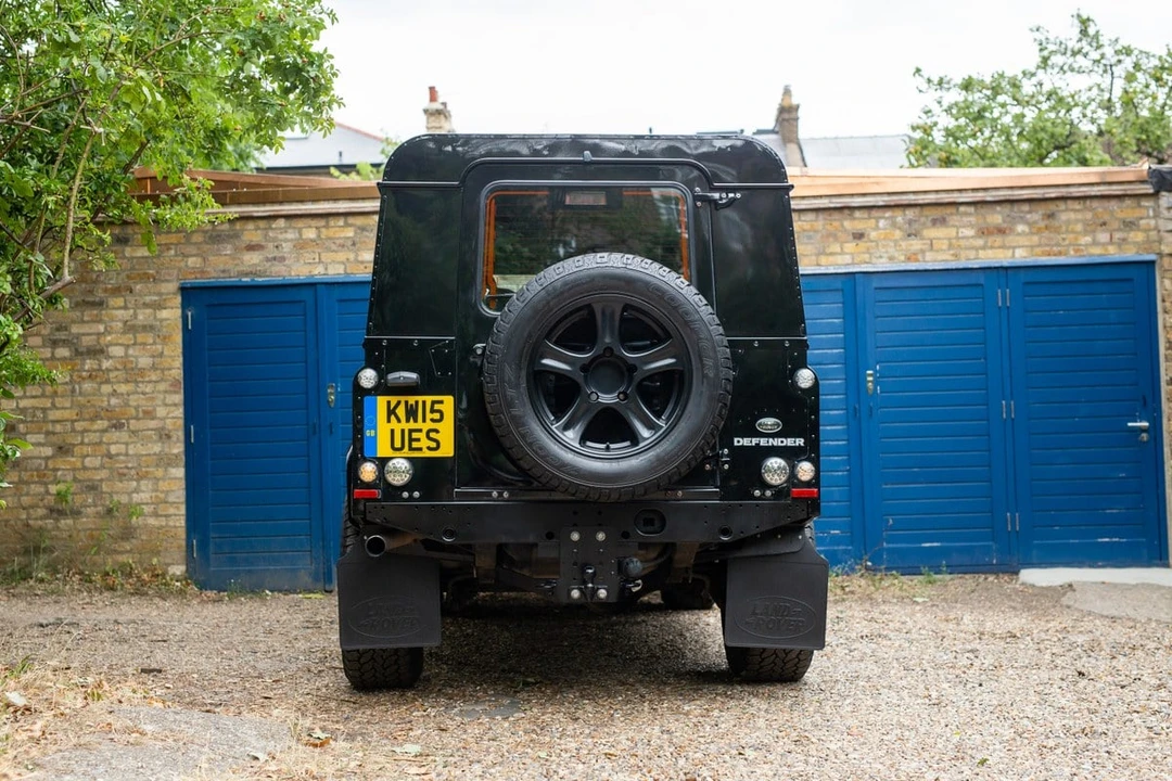 2015 Land Rover Defender 110 - Image 14 of 30