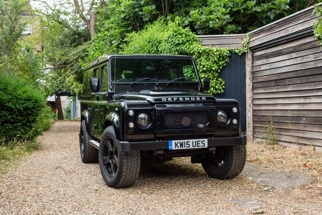 2015 Land Rover Defender 110 - Image 6 of 30